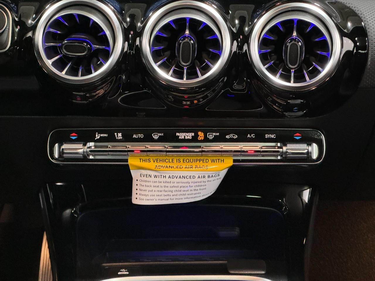 Mercedes-Benz CLA Vehicle Full-screen Gallery Image 15