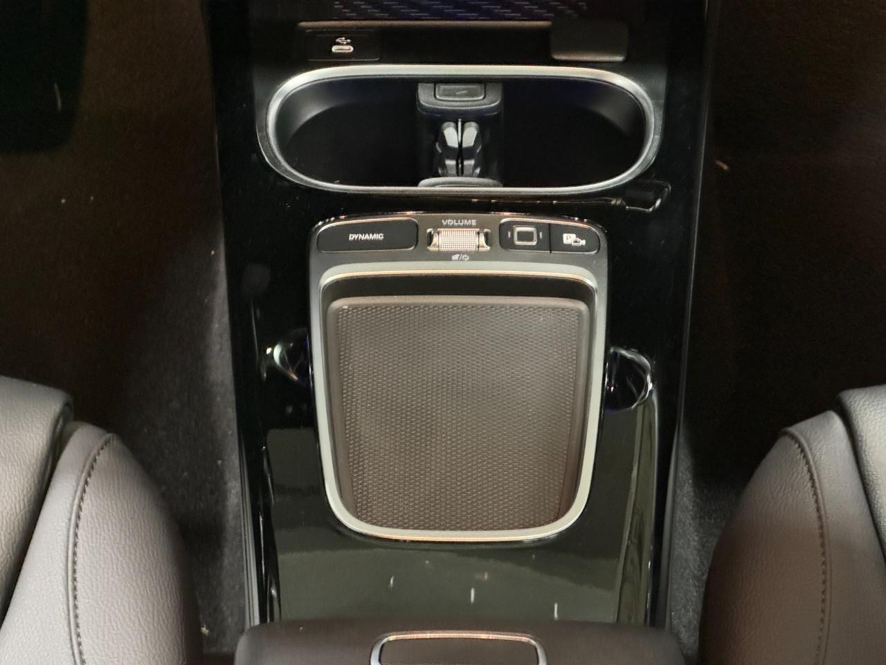 Mercedes-Benz CLA Vehicle Full-screen Gallery Image 16