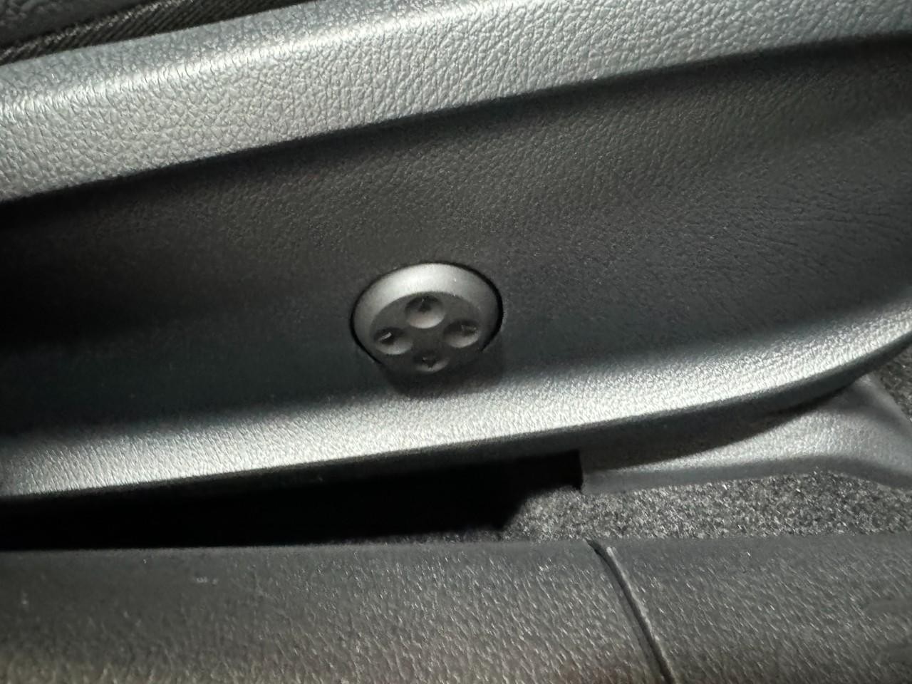 Mercedes-Benz CLA Vehicle Full-screen Gallery Image 20