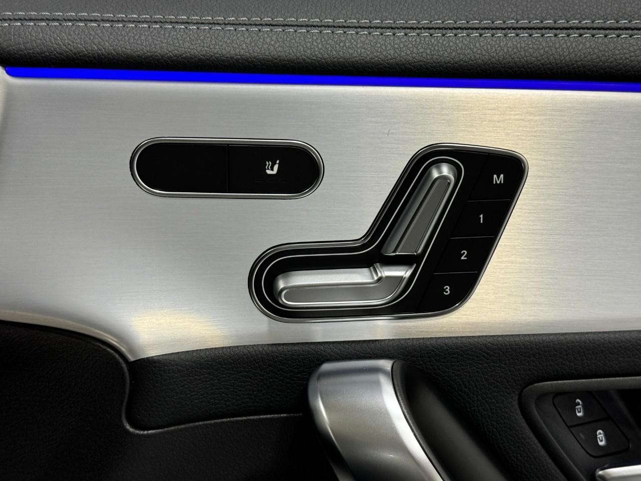 Mercedes-Benz CLA Vehicle Full-screen Gallery Image 21