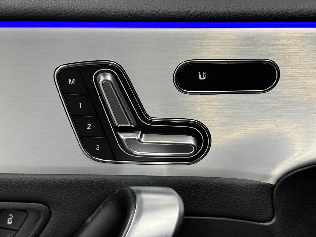 Mercedes-Benz CLA Vehicle Full-screen Gallery Image 24