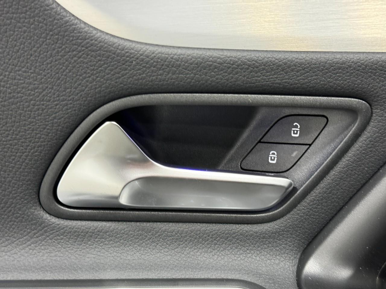 Mercedes-Benz CLA Vehicle Full-screen Gallery Image 25