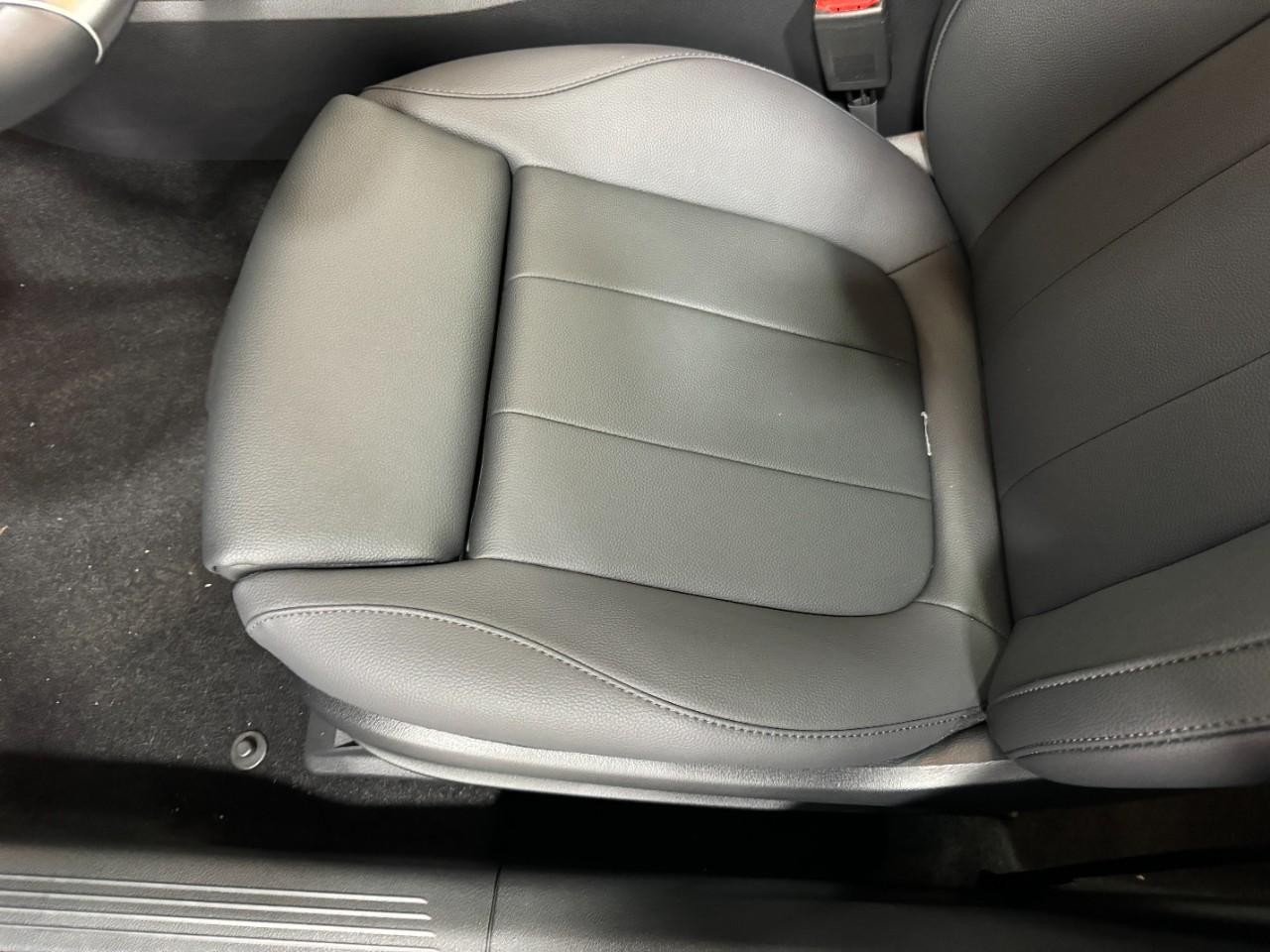 Mercedes-Benz CLA Vehicle Full-screen Gallery Image 29