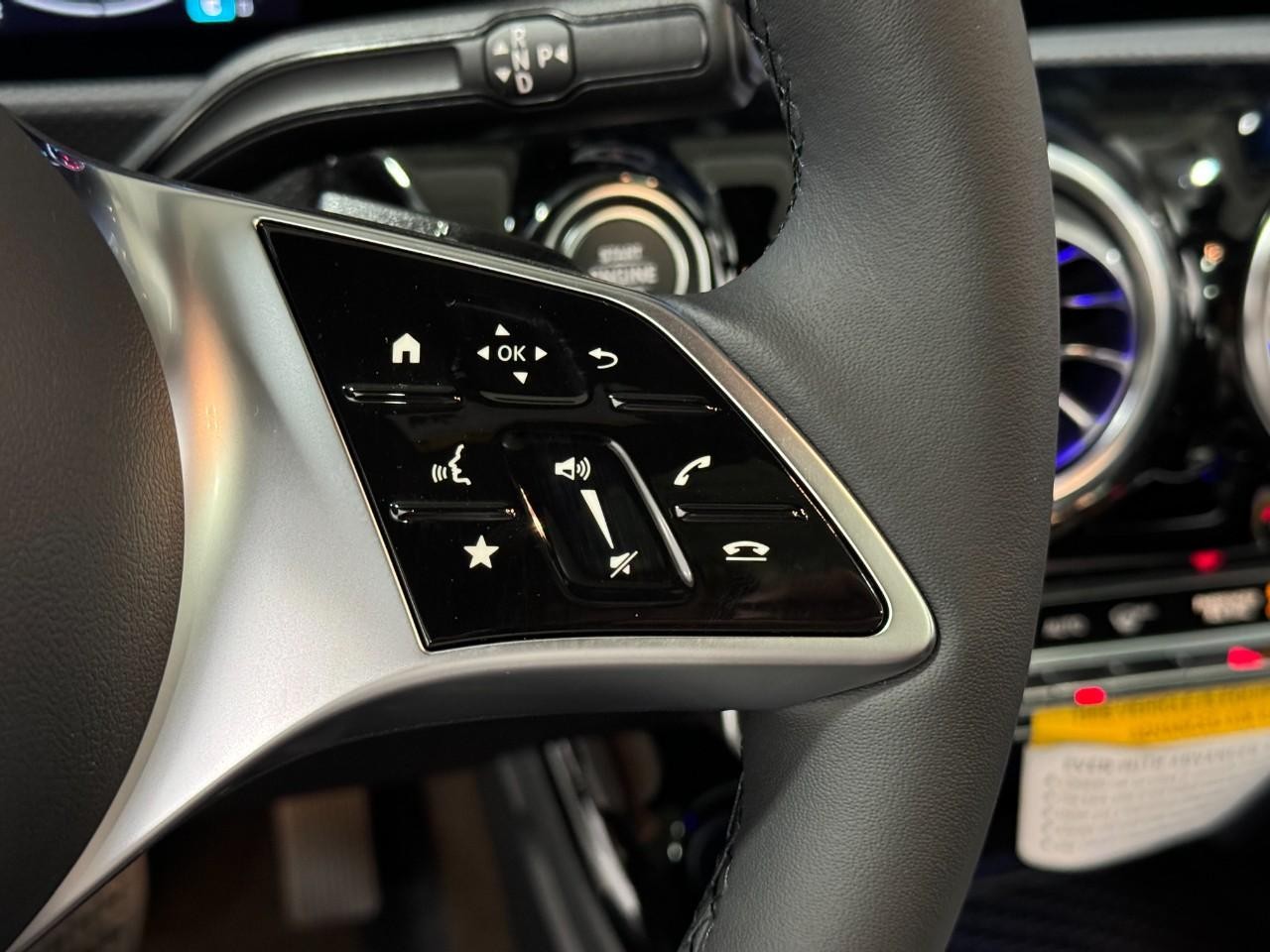 Mercedes-Benz CLA Vehicle Full-screen Gallery Image 33