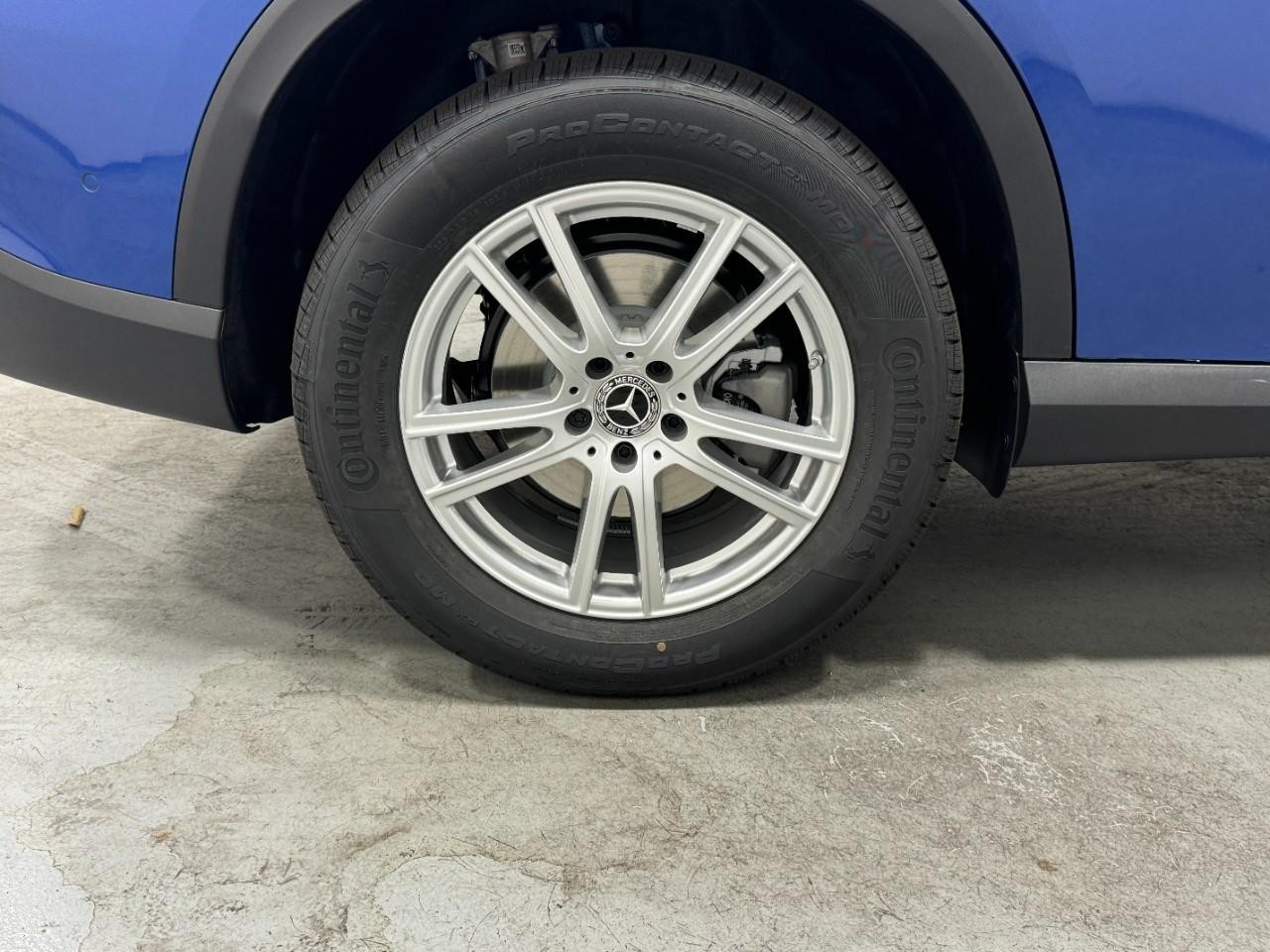 Mercedes-Benz GLC Vehicle Full-screen Gallery Image 5