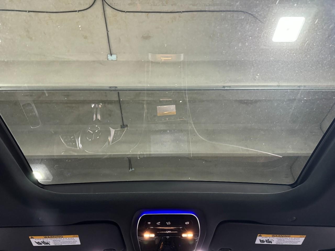 Mercedes-Benz GLC Vehicle Full-screen Gallery Image 11