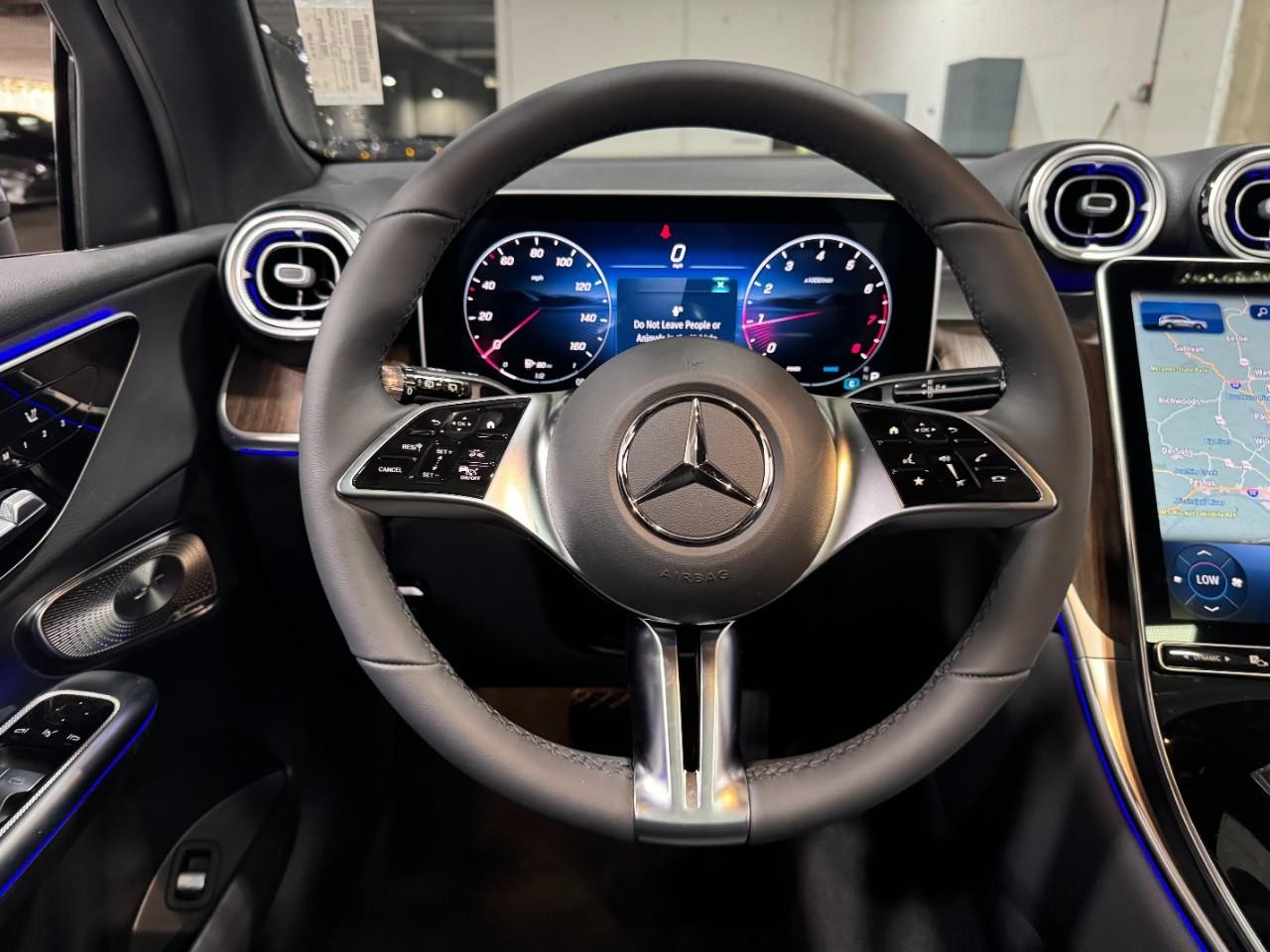 Mercedes-Benz GLC Vehicle Full-screen Gallery Image 13