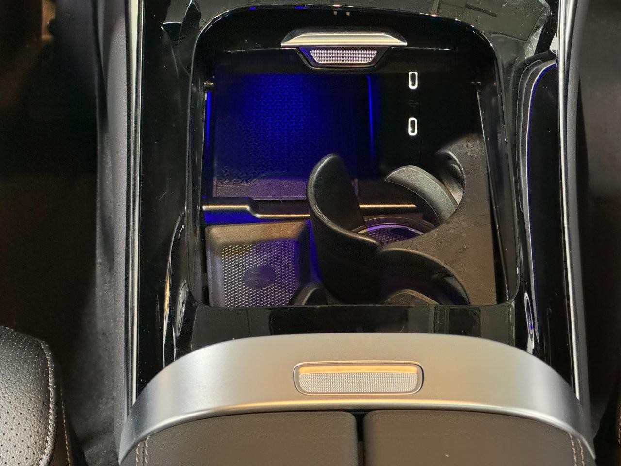 Mercedes-Benz GLC Vehicle Full-screen Gallery Image 15