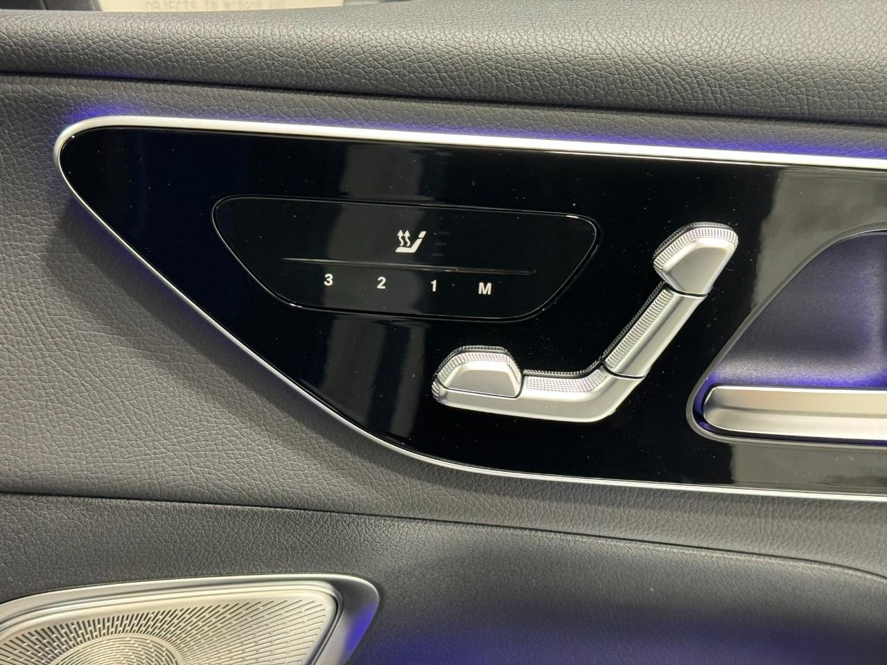 Mercedes-Benz GLC Vehicle Full-screen Gallery Image 20