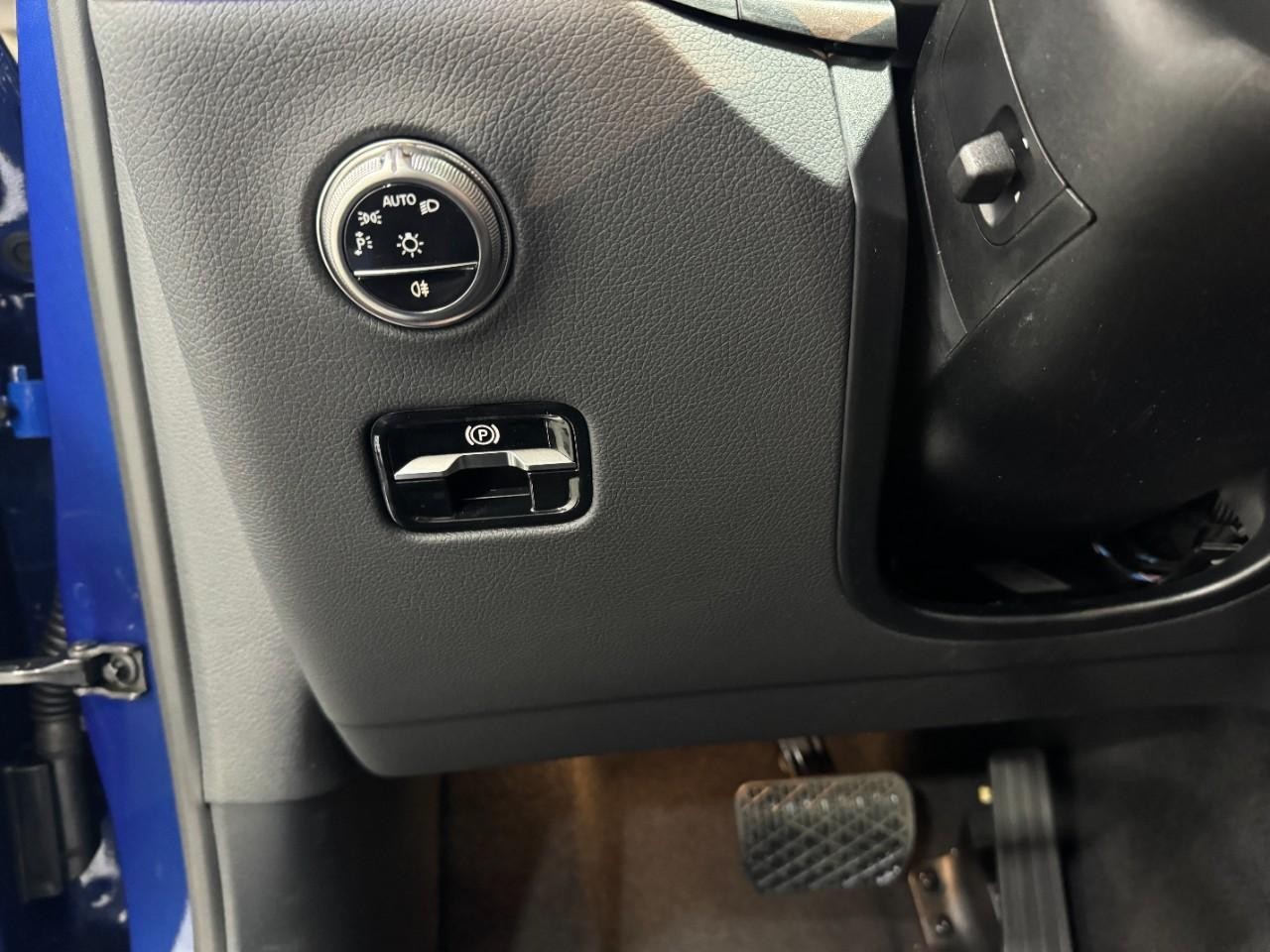 Mercedes-Benz GLC Vehicle Full-screen Gallery Image 30