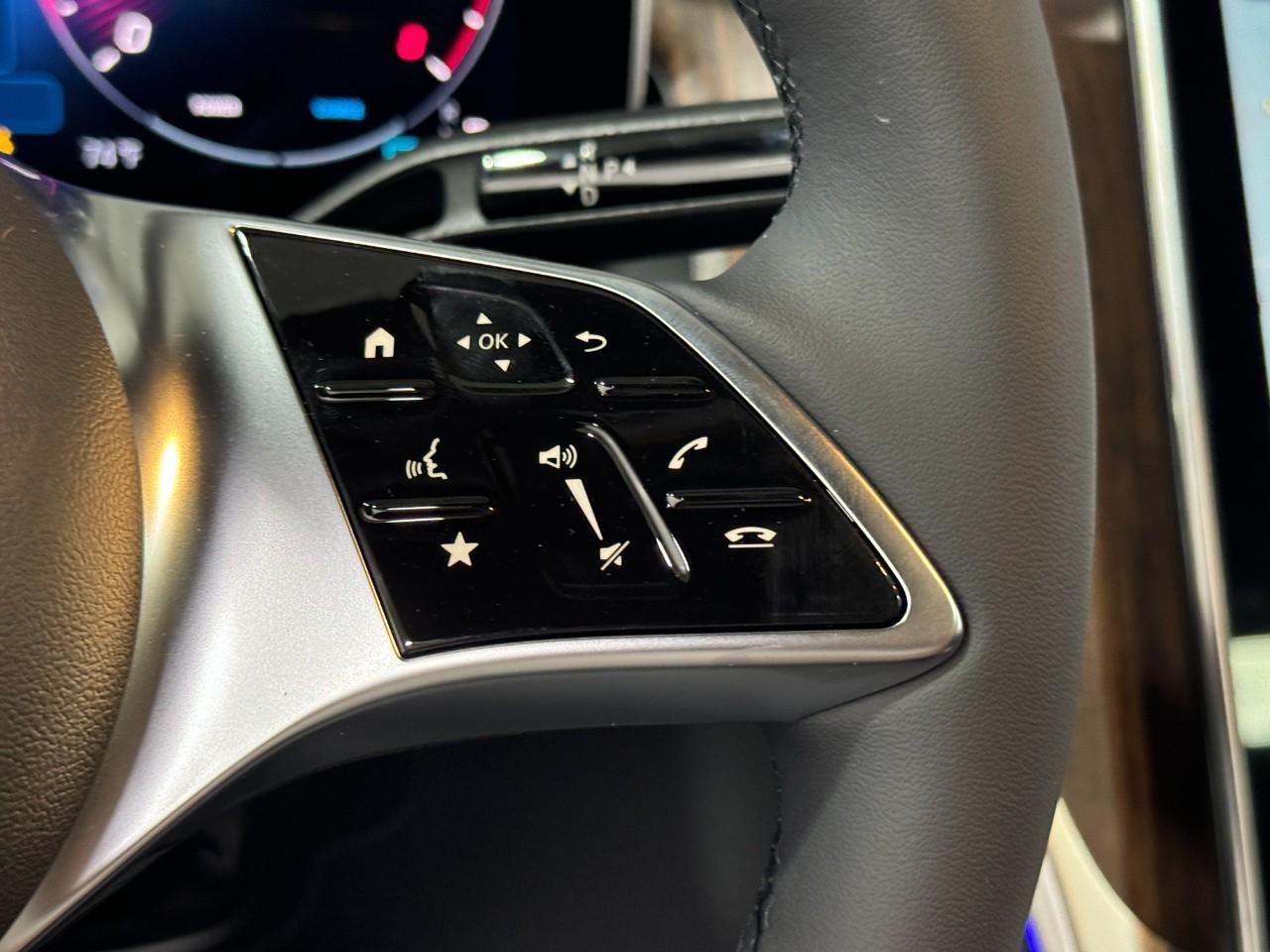 Mercedes-Benz GLC Vehicle Full-screen Gallery Image 32