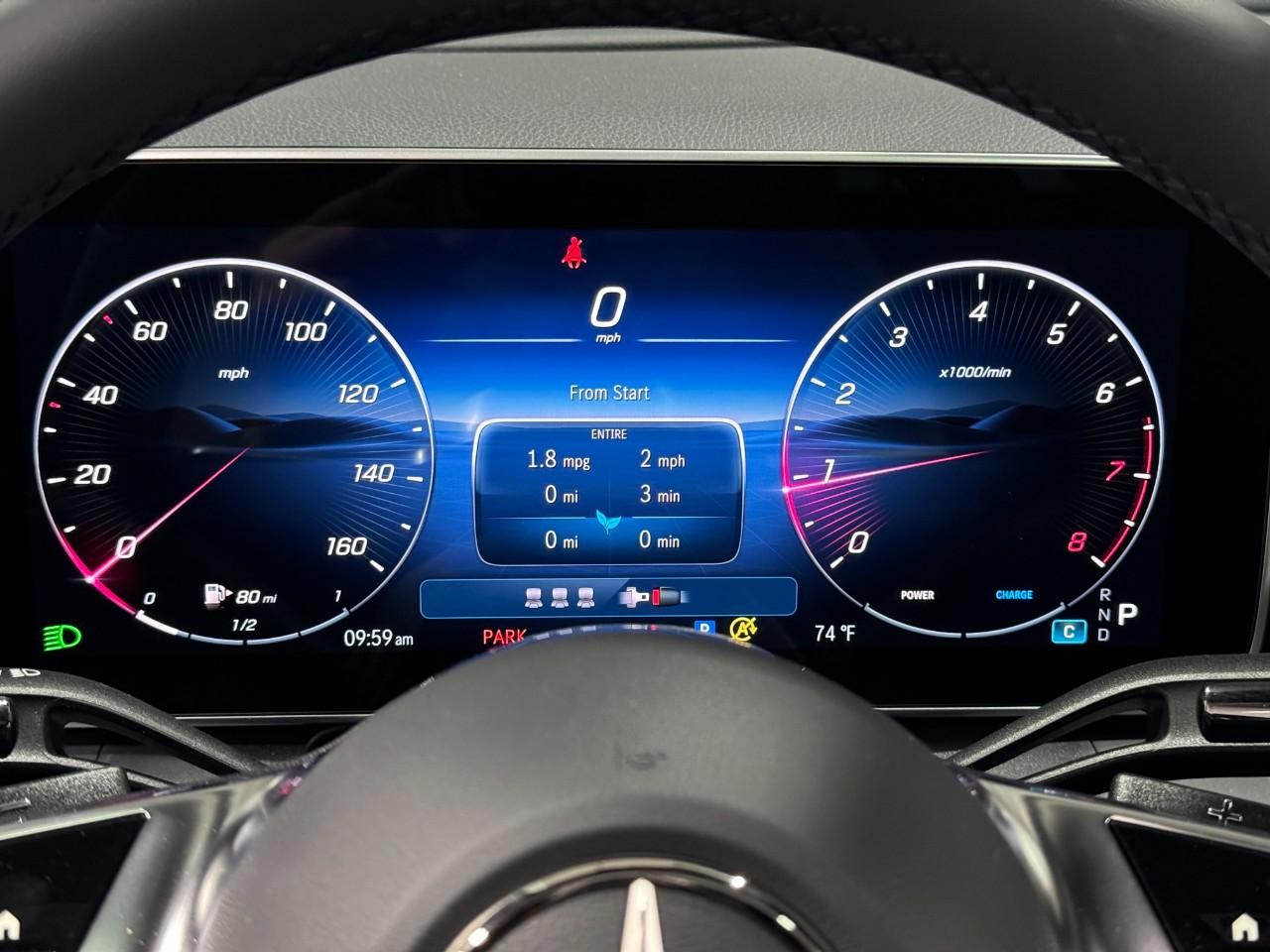 Mercedes-Benz GLC Vehicle Full-screen Gallery Image 33