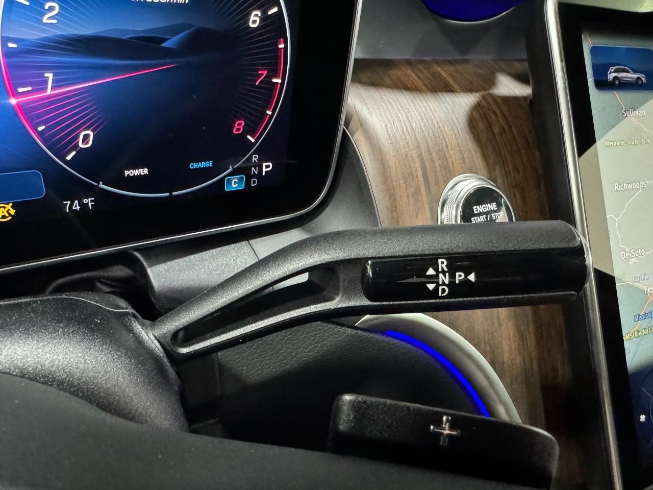 Mercedes-Benz GLC Vehicle Full-screen Gallery Image 34