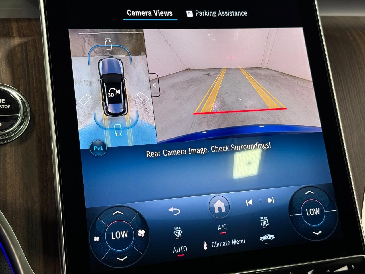 Mercedes-Benz GLC Vehicle Full-screen Gallery Image 35