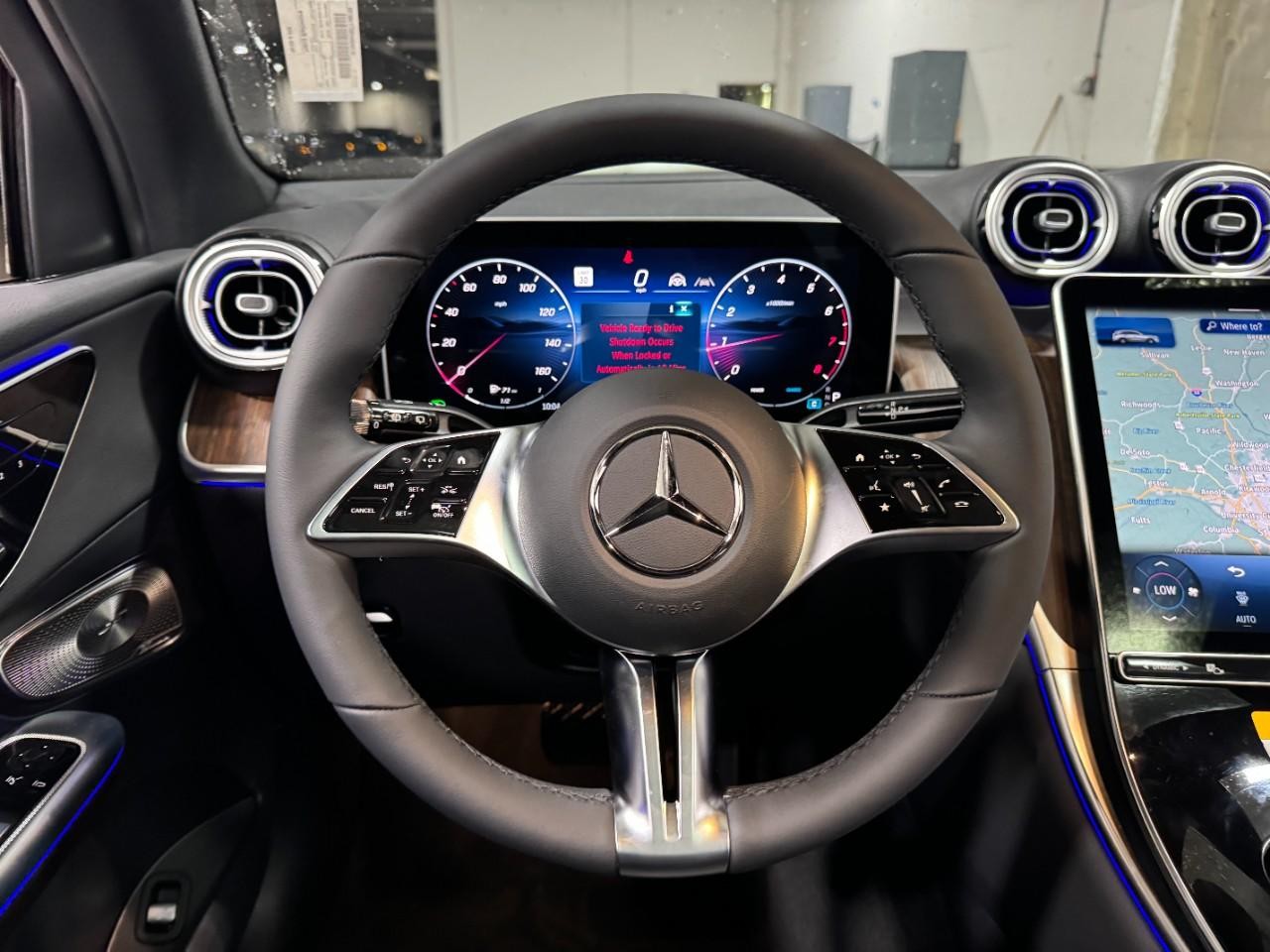 Mercedes-Benz GLC Vehicle Full-screen Gallery Image 13