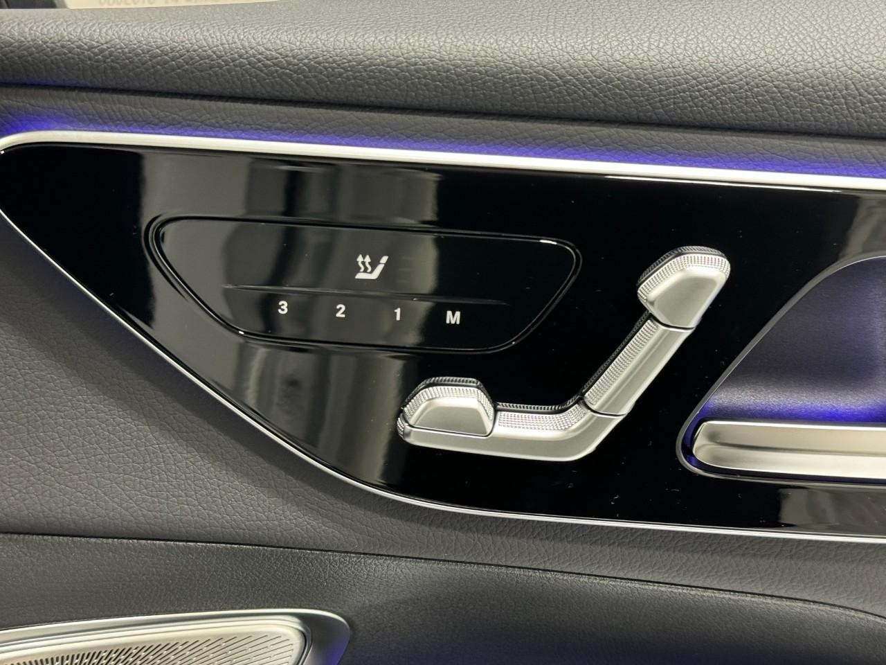 Mercedes-Benz GLC Vehicle Full-screen Gallery Image 20