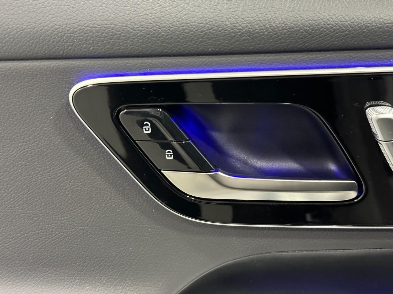 Mercedes-Benz GLC Vehicle Full-screen Gallery Image 24