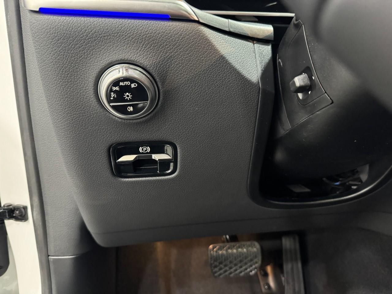 Mercedes-Benz GLC Vehicle Full-screen Gallery Image 31