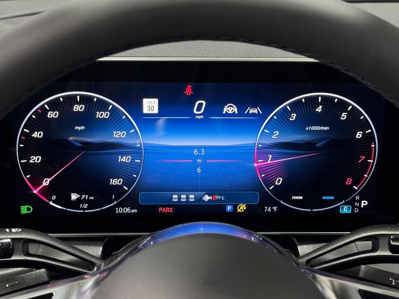 Mercedes-Benz GLC Vehicle Full-screen Gallery Image 34