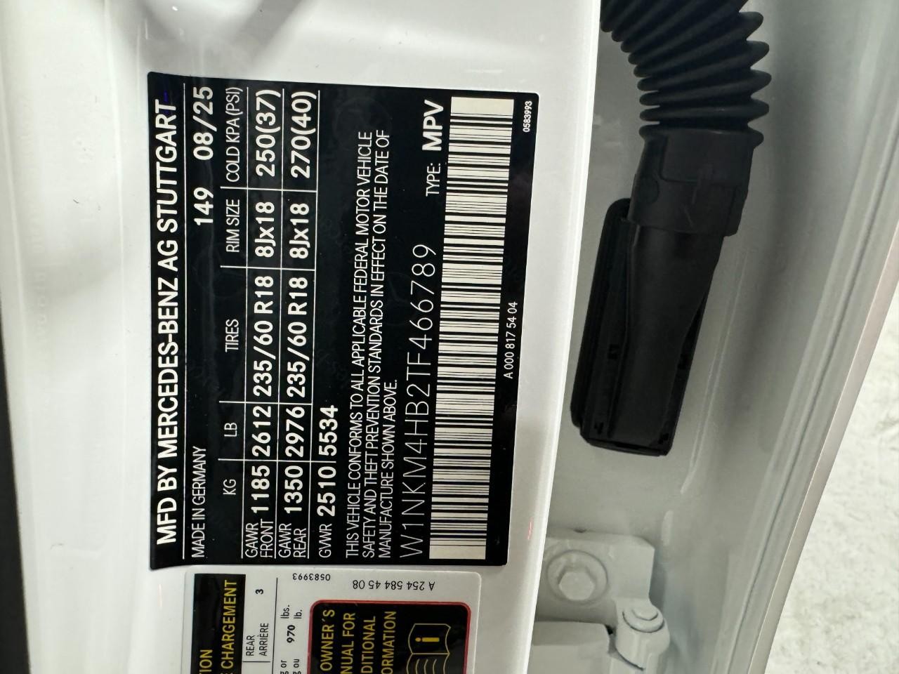 Mercedes-Benz GLC Vehicle Full-screen Gallery Image 37