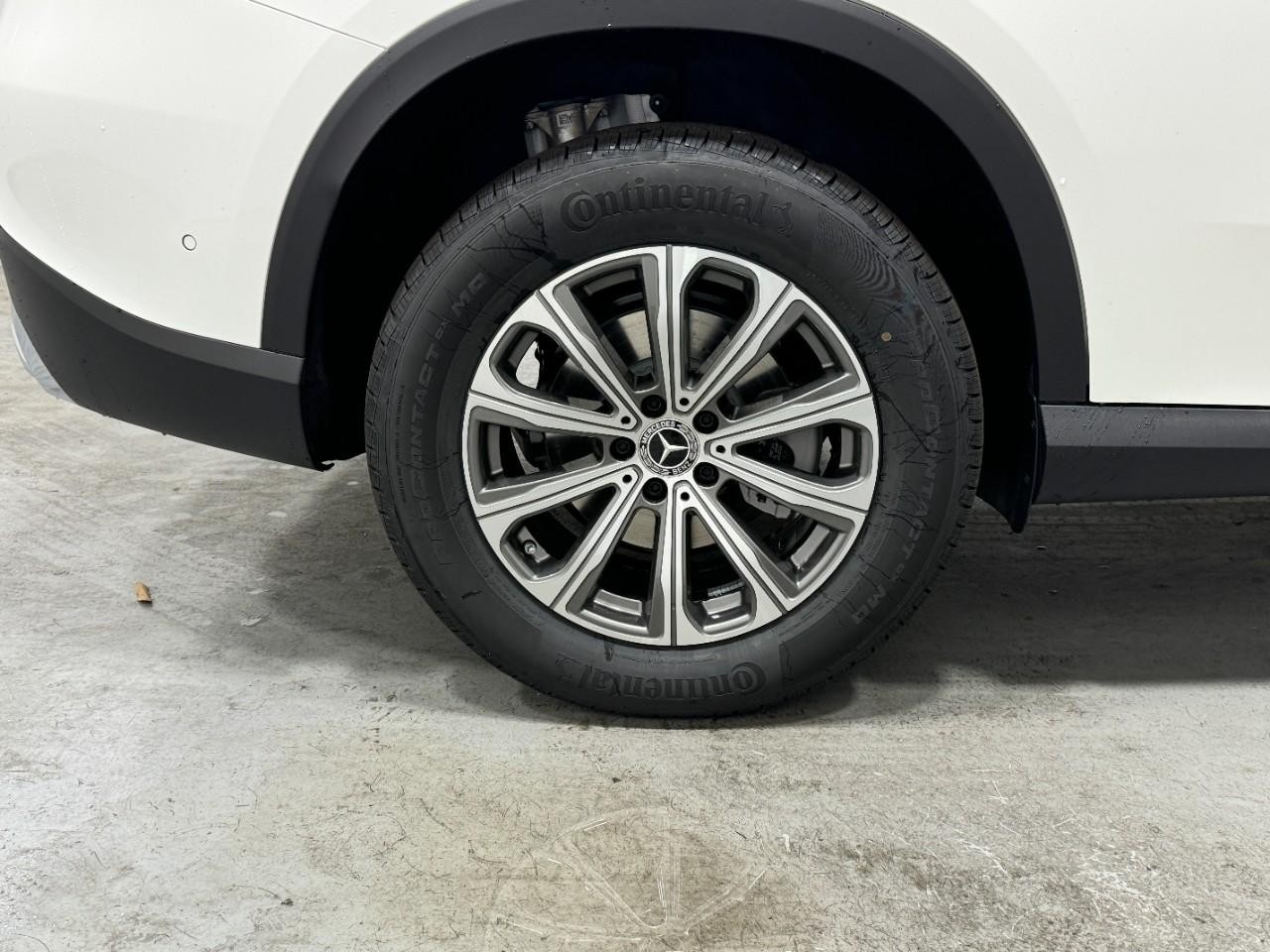 Mercedes-Benz GLC Vehicle Full-screen Gallery Image 5