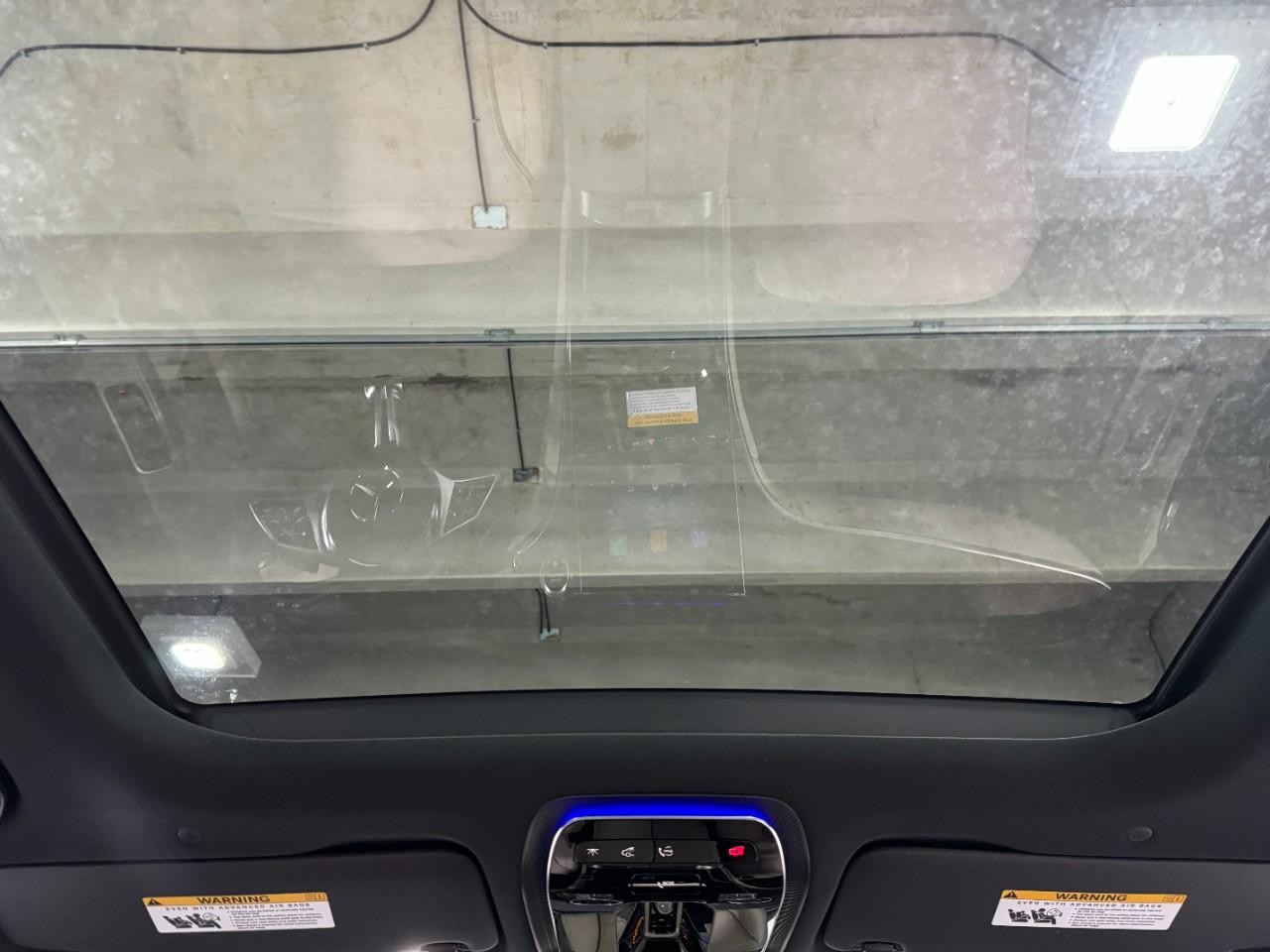 Mercedes-Benz GLC Vehicle Full-screen Gallery Image 11