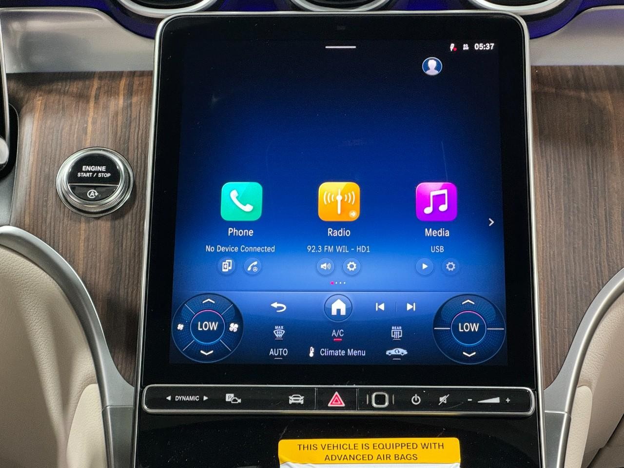 Mercedes-Benz GLC Vehicle Full-screen Gallery Image 14