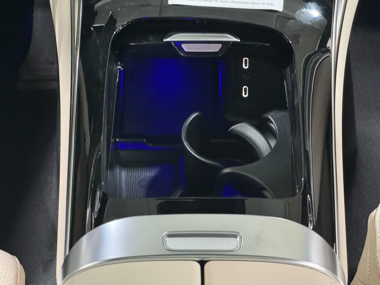 Mercedes-Benz GLC Vehicle Full-screen Gallery Image 15