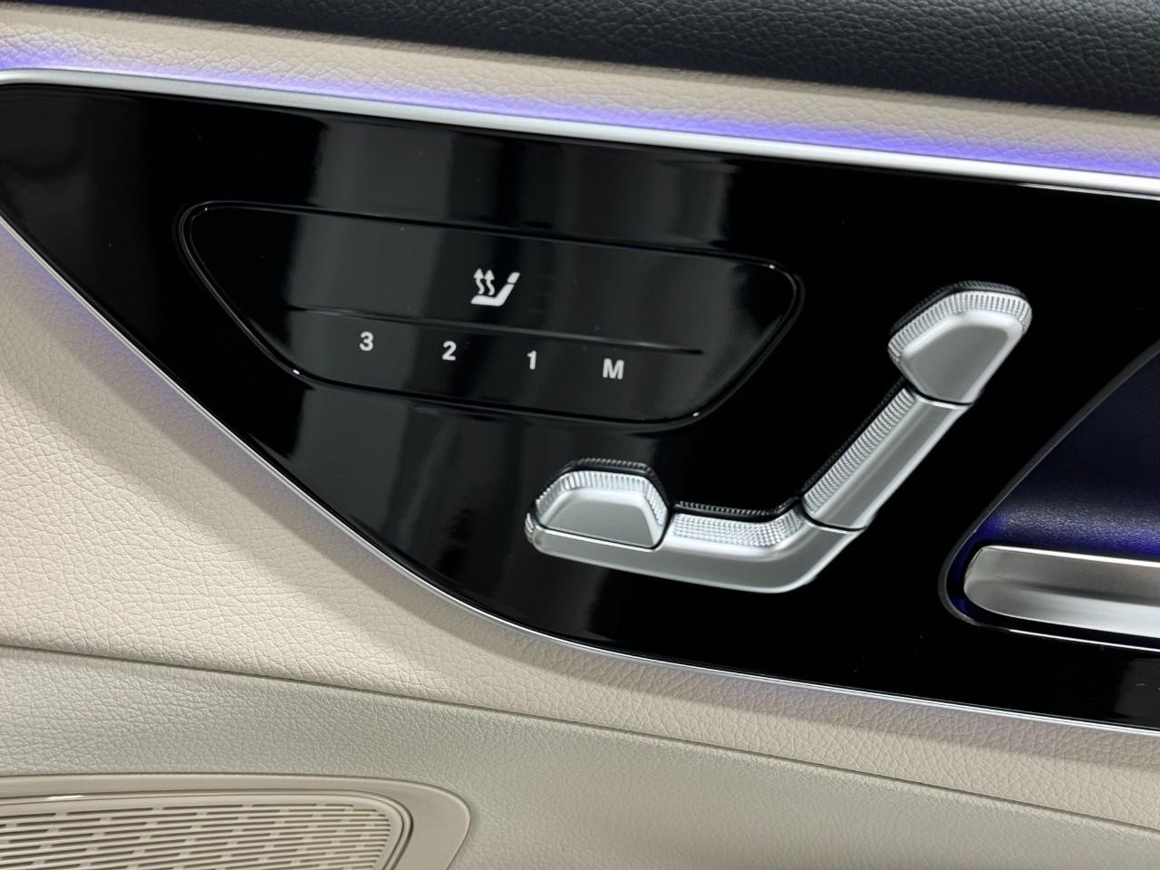 Mercedes-Benz GLC Vehicle Full-screen Gallery Image 20