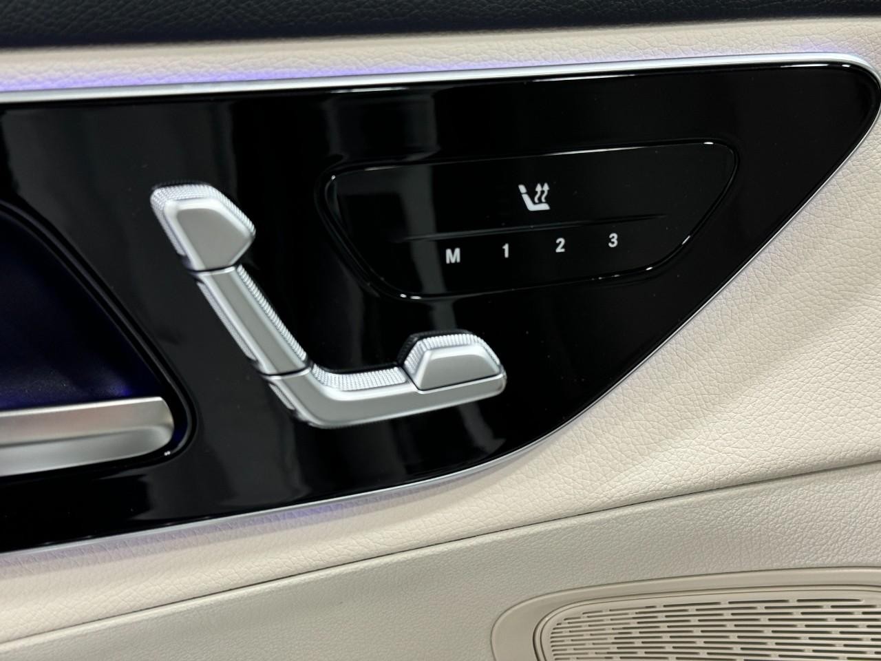 Mercedes-Benz GLC Vehicle Full-screen Gallery Image 23