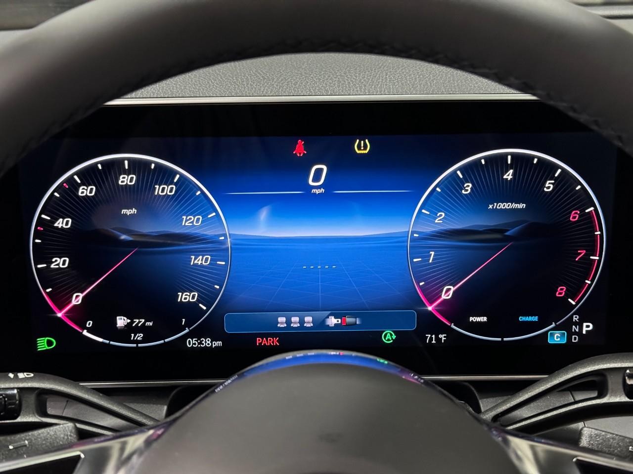 Mercedes-Benz GLC Vehicle Full-screen Gallery Image 33