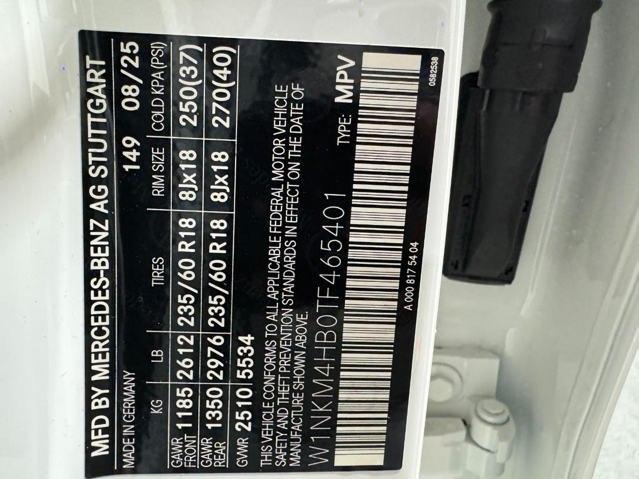 Mercedes-Benz GLC Vehicle Full-screen Gallery Image 36