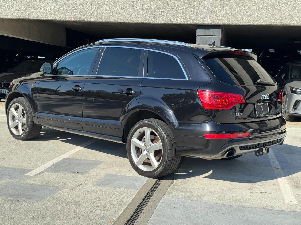 Audi Q7 Vehicle Full-screen Gallery Image 3