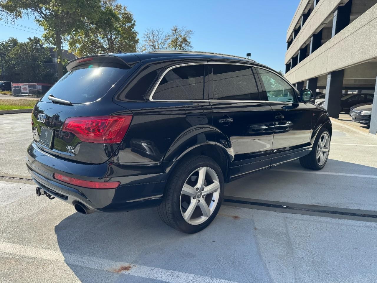 Audi Q7 Vehicle Full-screen Gallery Image 5