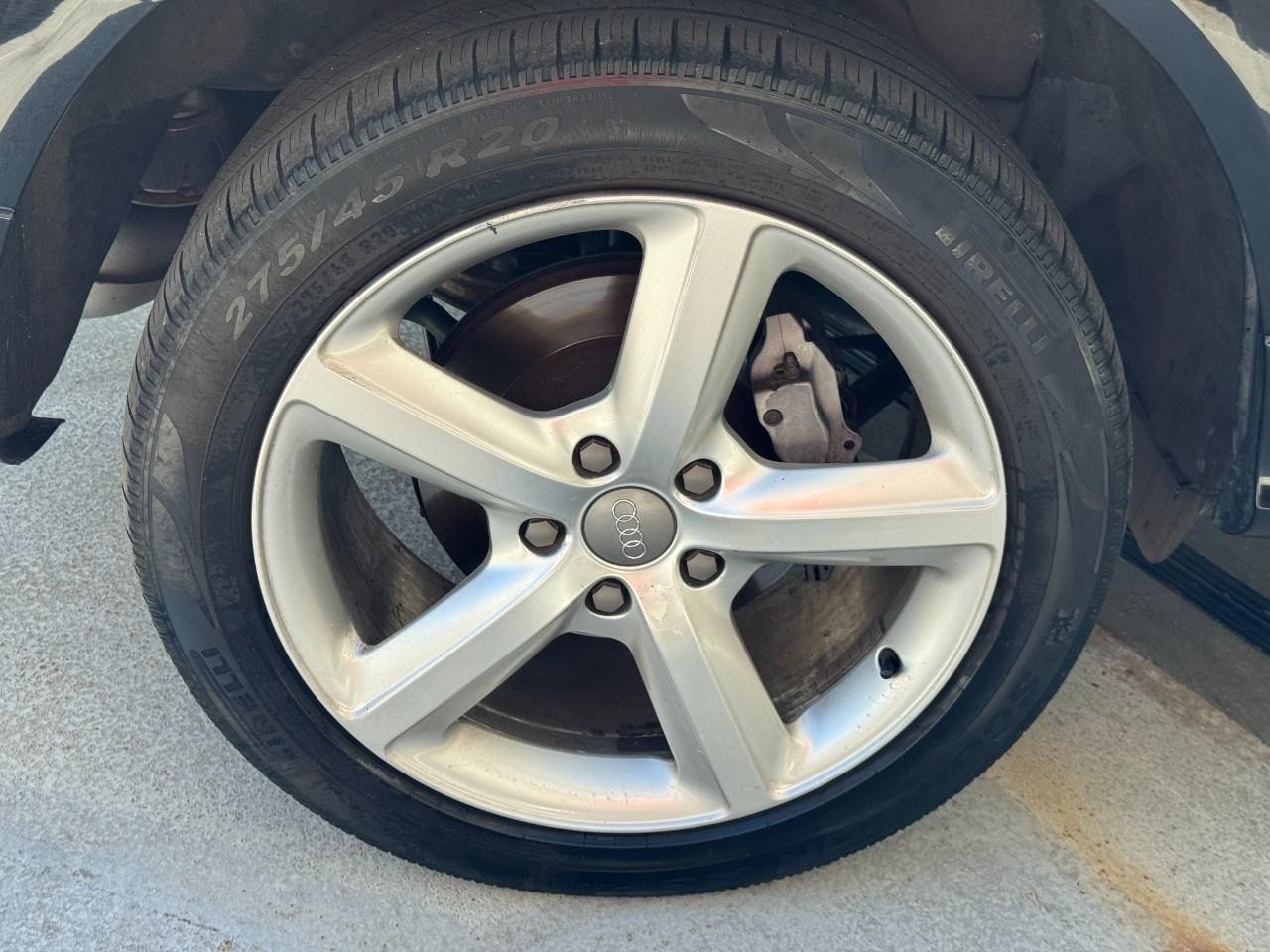 Audi Q7 Vehicle Full-screen Gallery Image 6