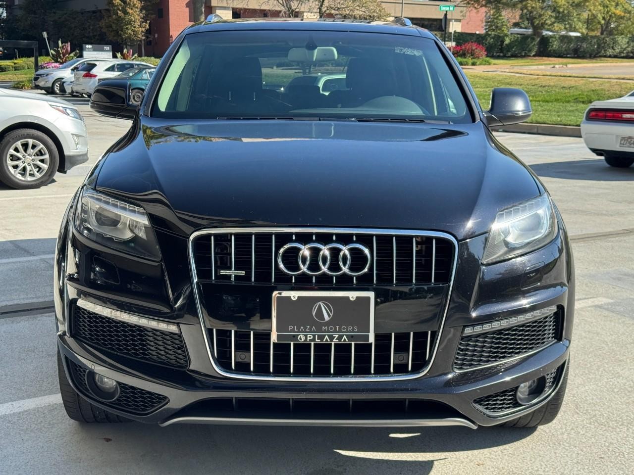 Audi Q7 Vehicle Full-screen Gallery Image 8