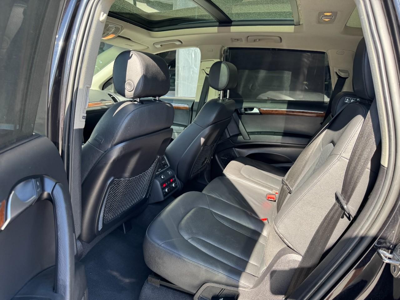 Audi Q7 Vehicle Full-screen Gallery Image 10