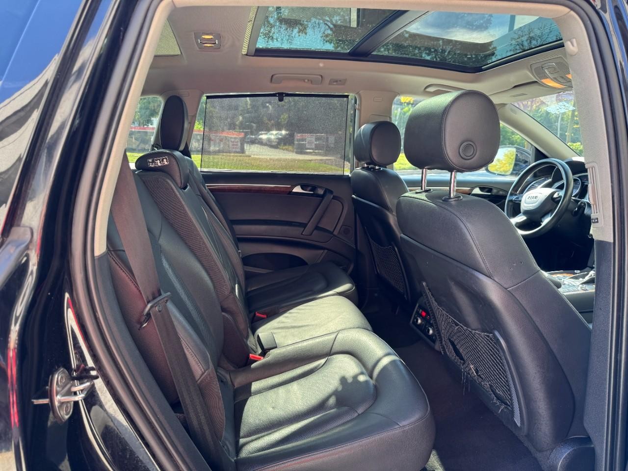 Audi Q7 Vehicle Full-screen Gallery Image 12