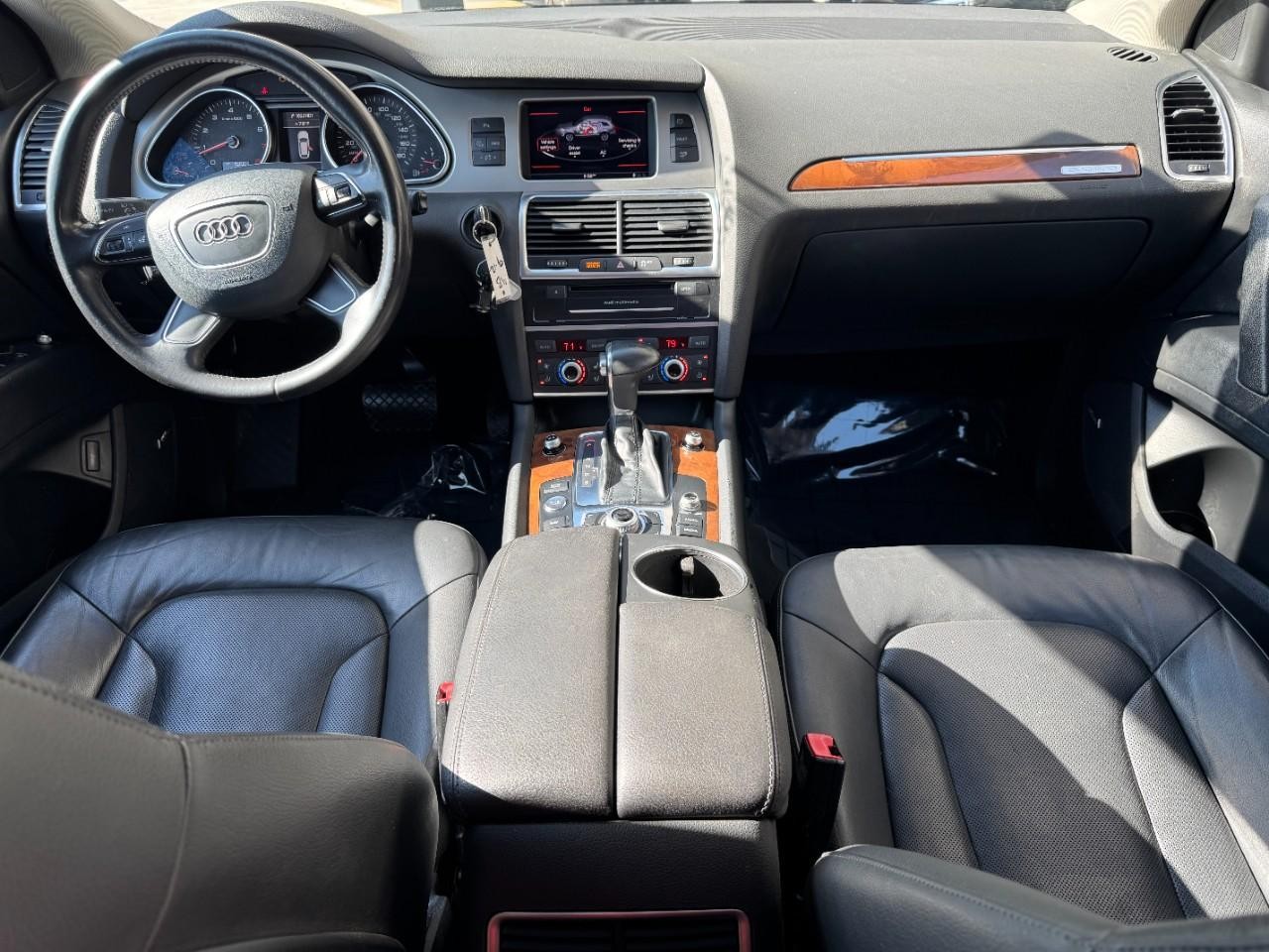 Audi Q7 Vehicle Full-screen Gallery Image 13