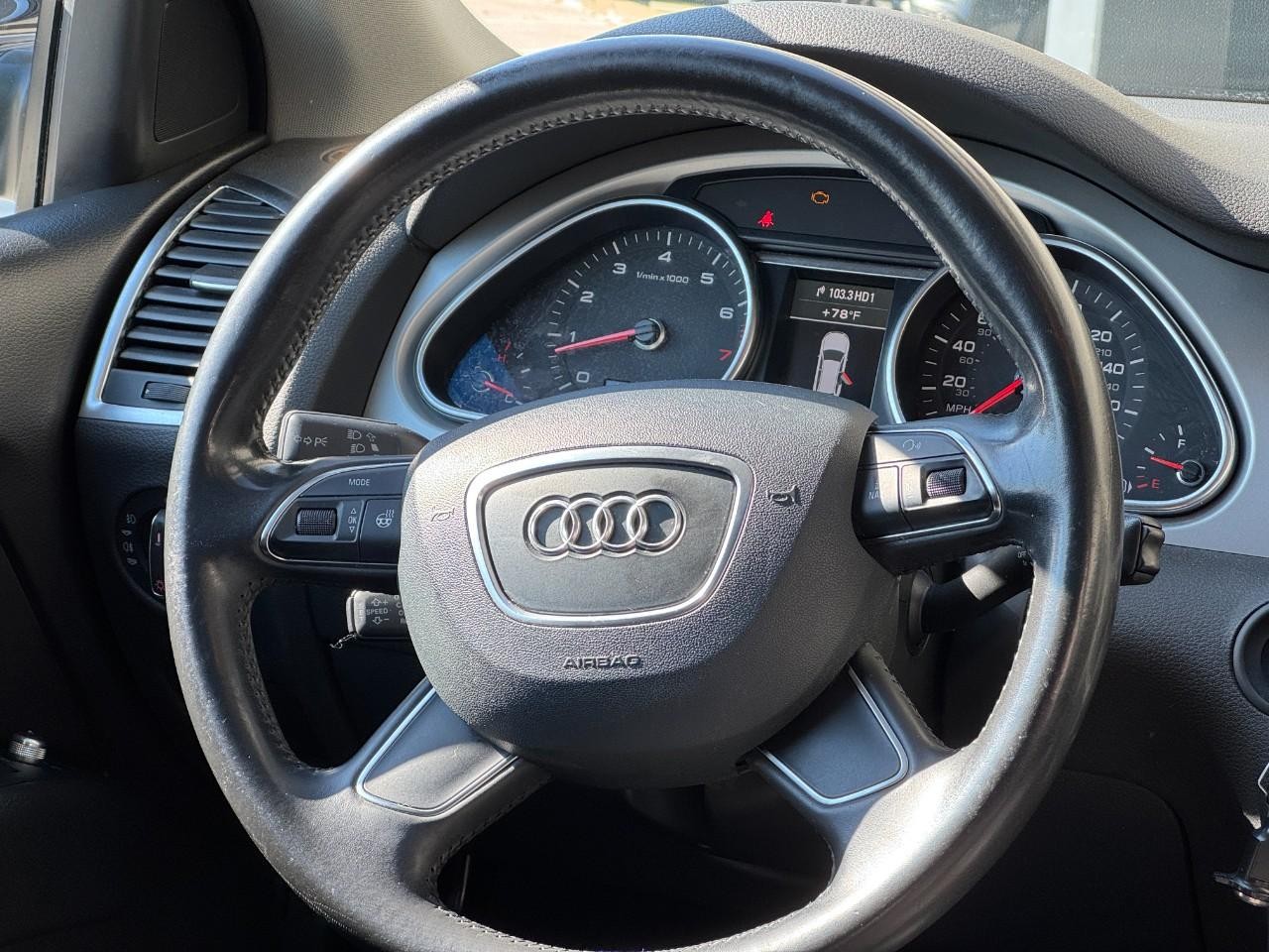 Audi Q7 Vehicle Full-screen Gallery Image 14