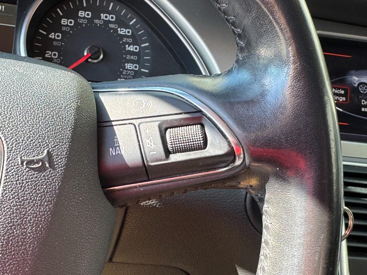 Audi Q7 Vehicle Full-screen Gallery Image 21