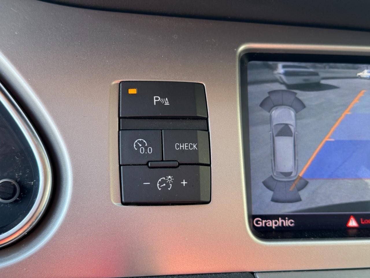 Audi Q7 Vehicle Full-screen Gallery Image 25