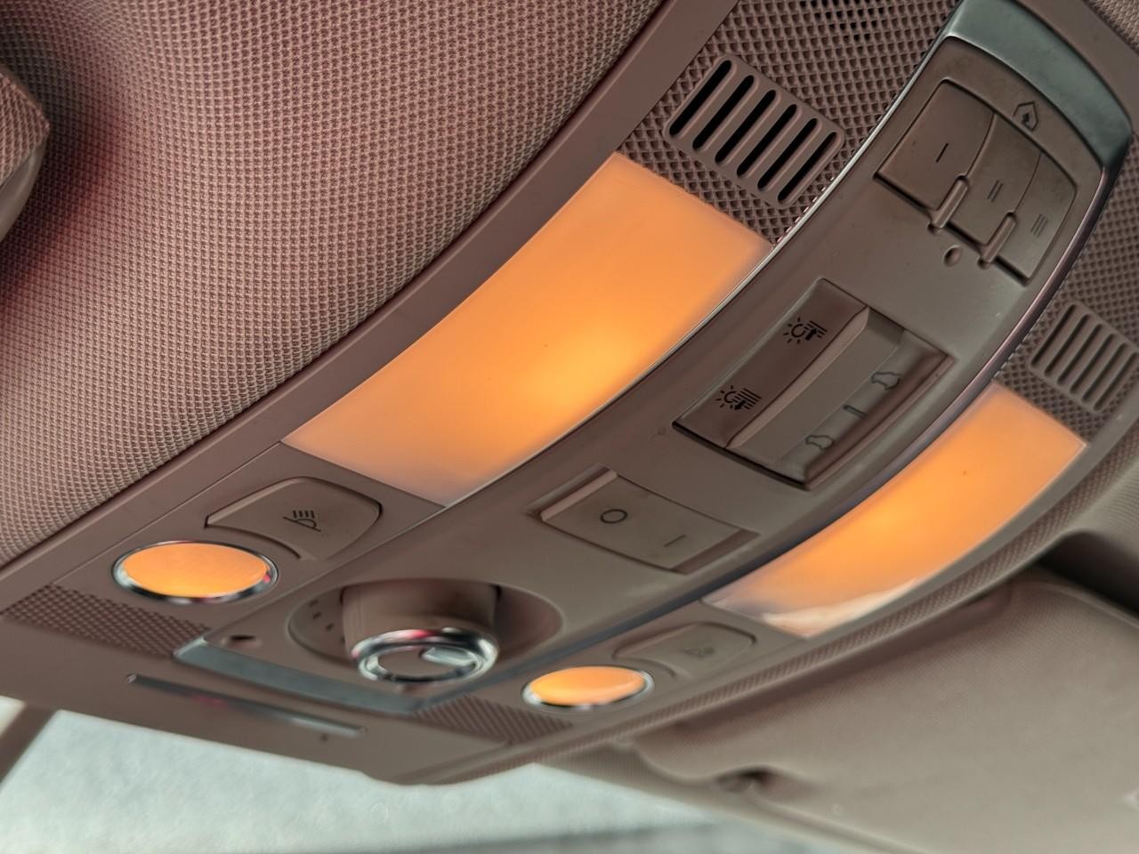 Audi Q7 Vehicle Full-screen Gallery Image 28