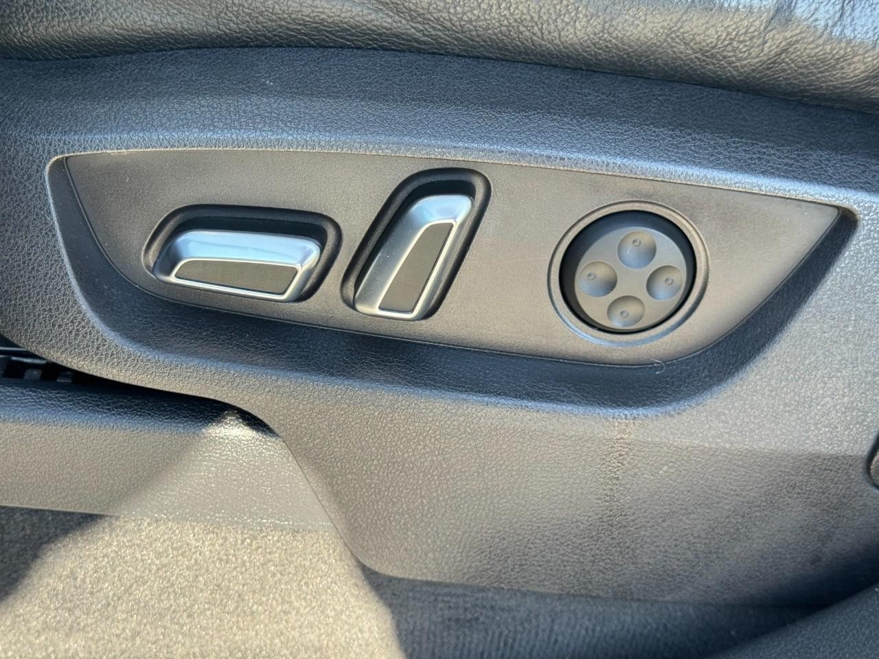 Audi Q7 Vehicle Full-screen Gallery Image 32