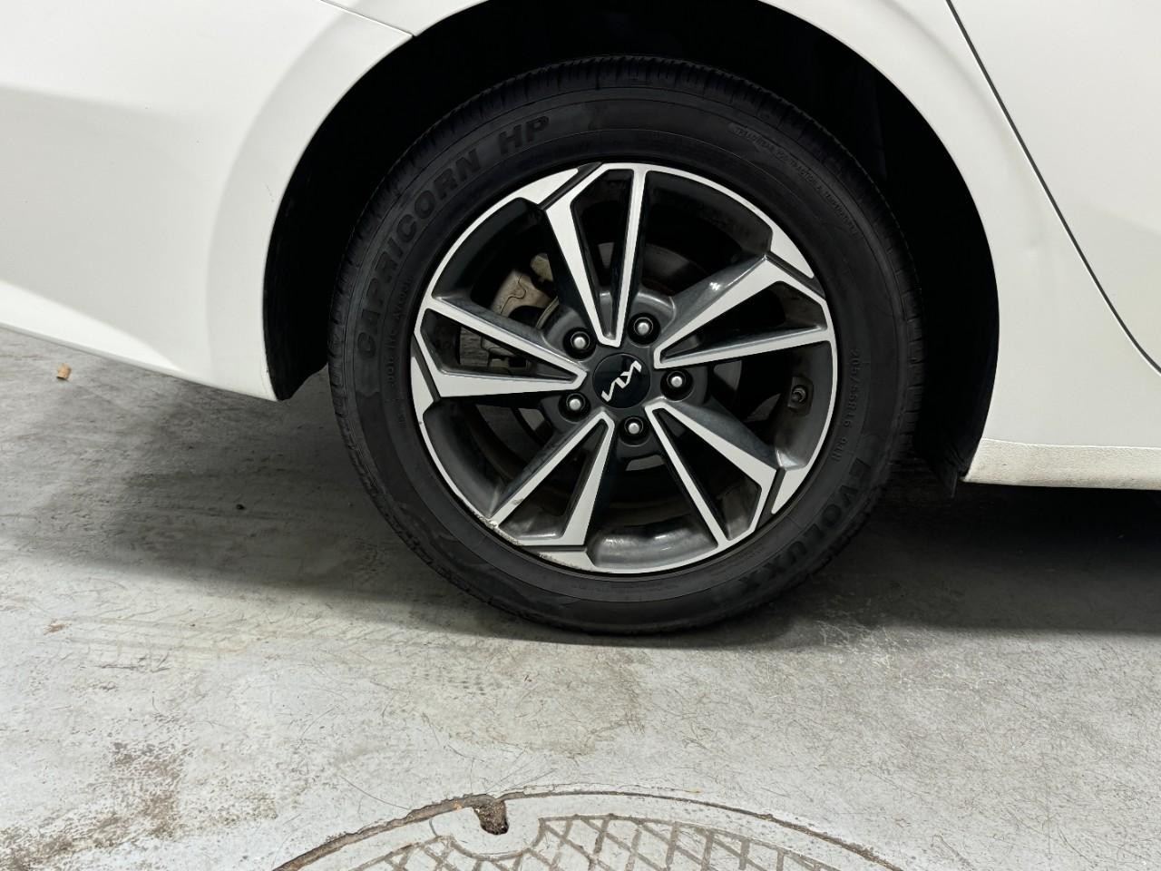 Kia Forte Vehicle Full-screen Gallery Image 05