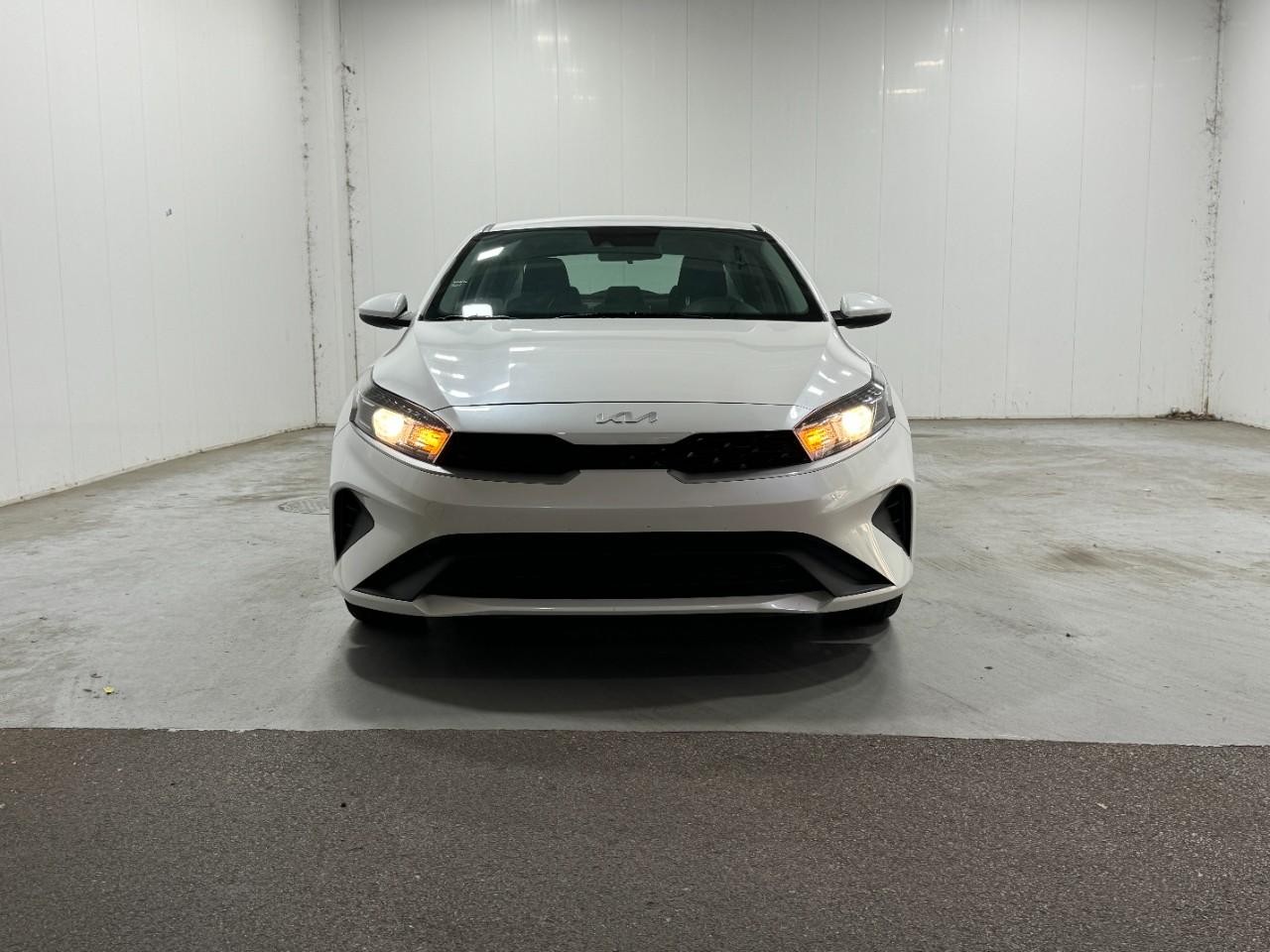 Kia Forte Vehicle Full-screen Gallery Image 07