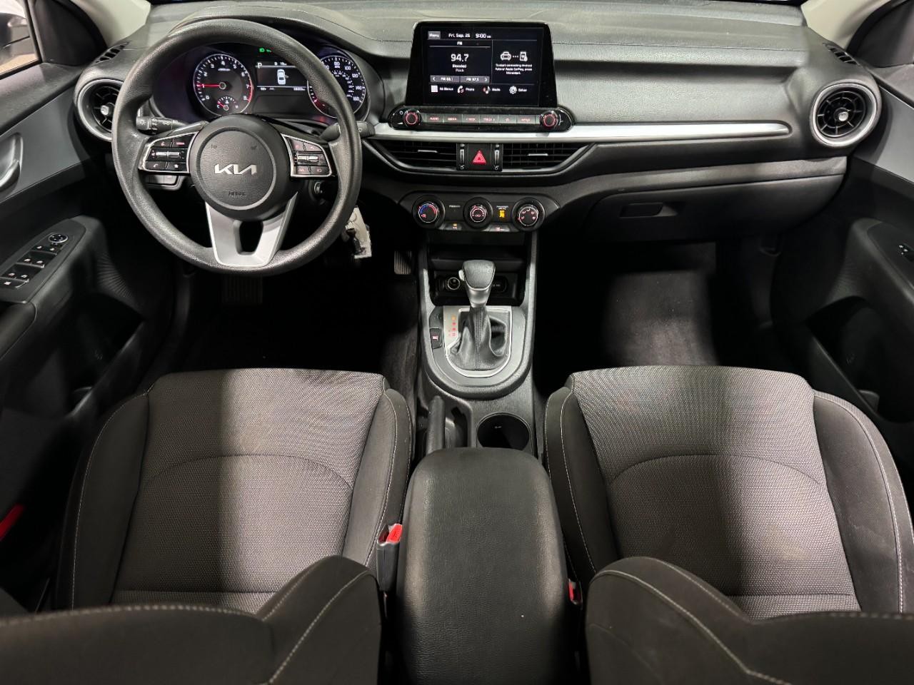 Kia Forte Vehicle Full-screen Gallery Image 11