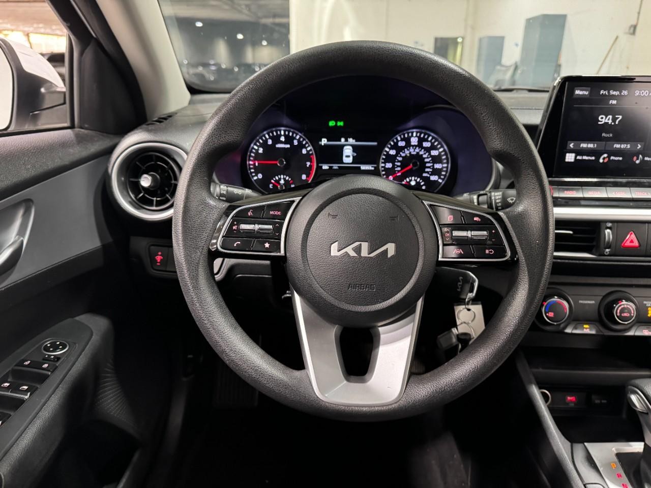 Kia Forte Vehicle Full-screen Gallery Image 12