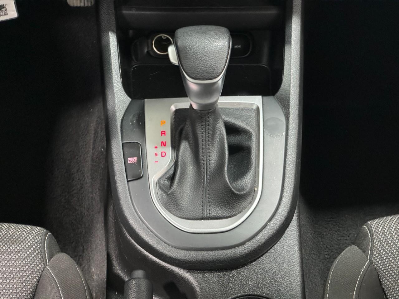 Kia Forte Vehicle Full-screen Gallery Image 15