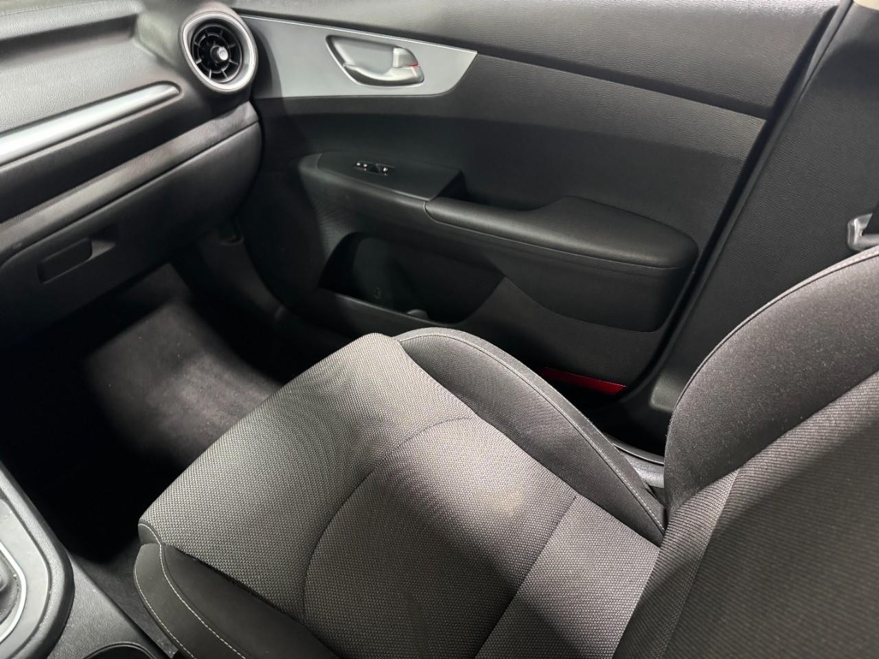 Kia Forte Vehicle Full-screen Gallery Image 16